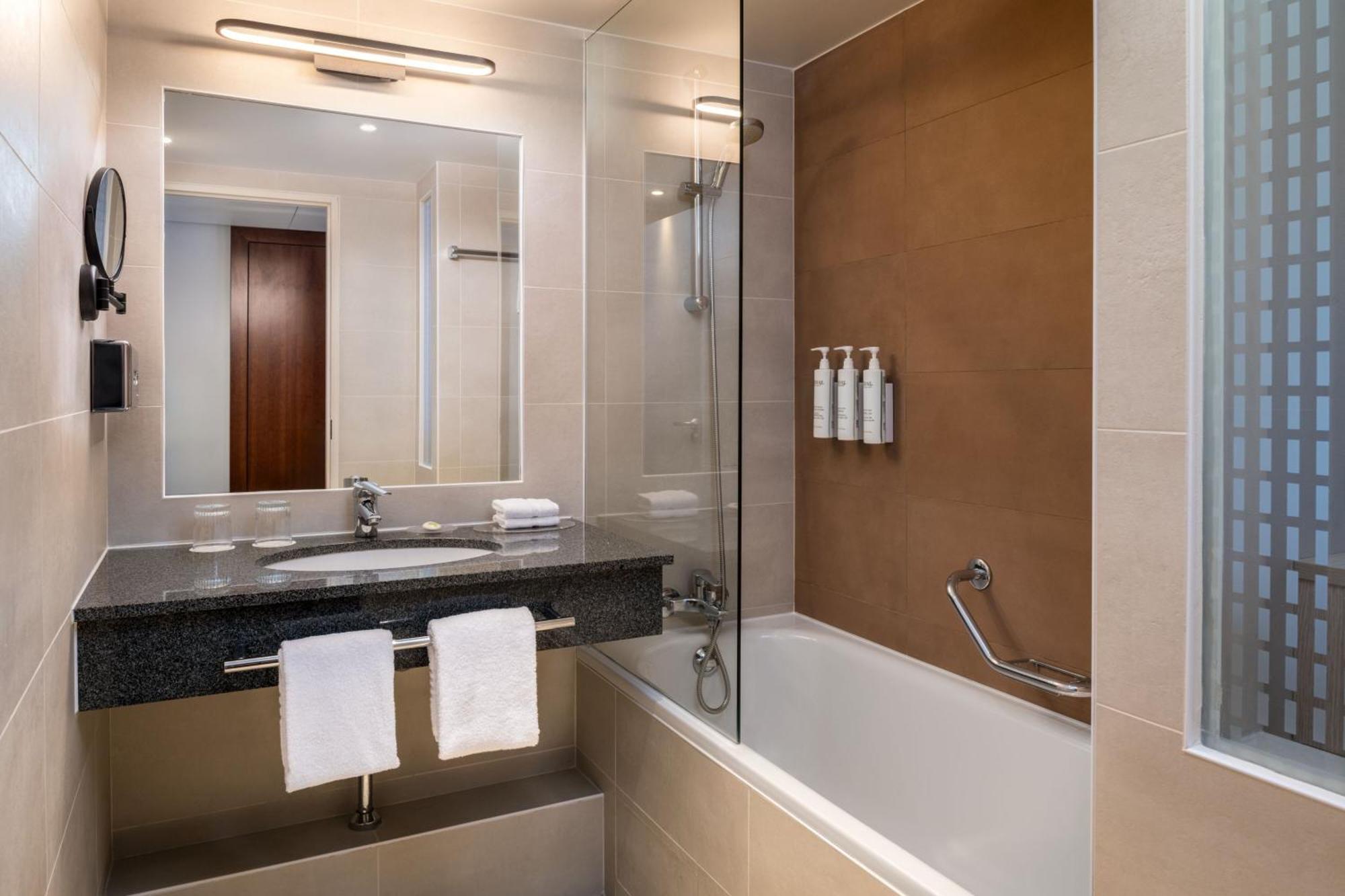 Courtyard By Marriott Paris La Defense West - Colombes Hotel Colombes  Ngoại thất bức ảnh